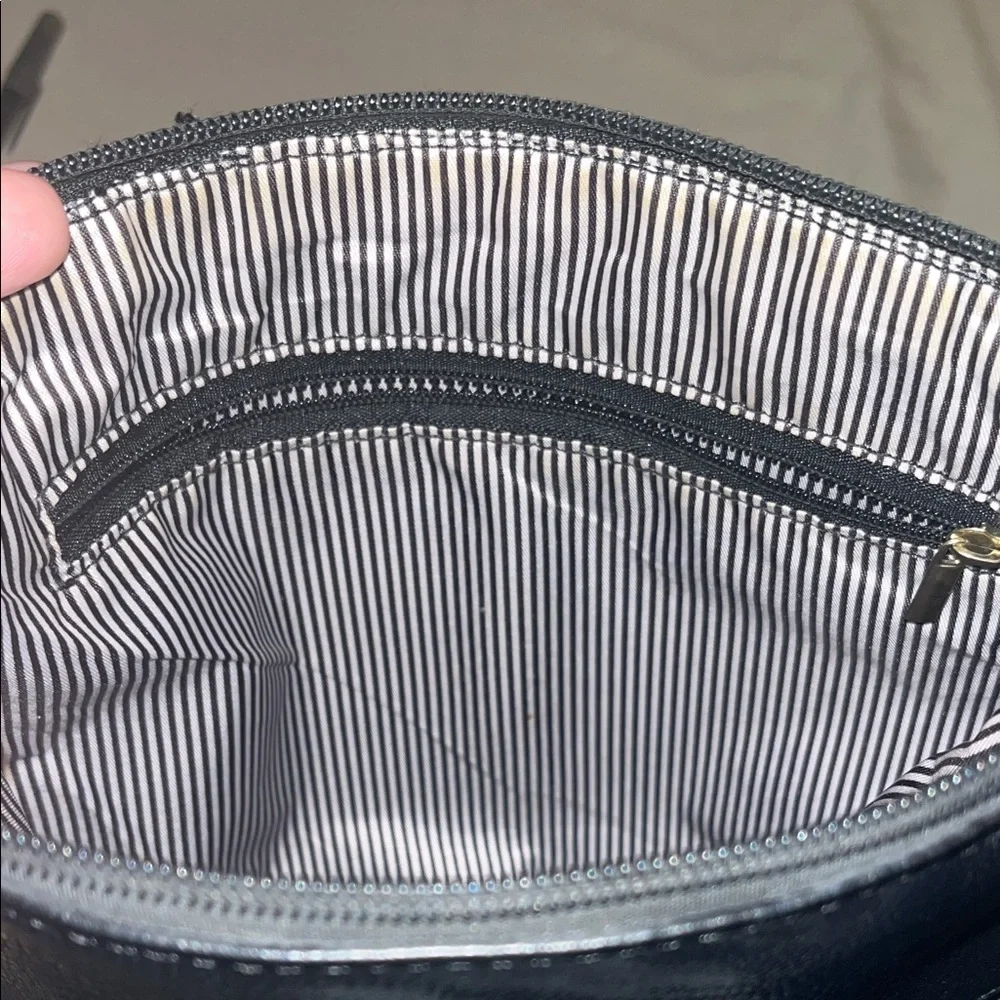Elegant Black Crossbody Bag - Picture 8 of 11